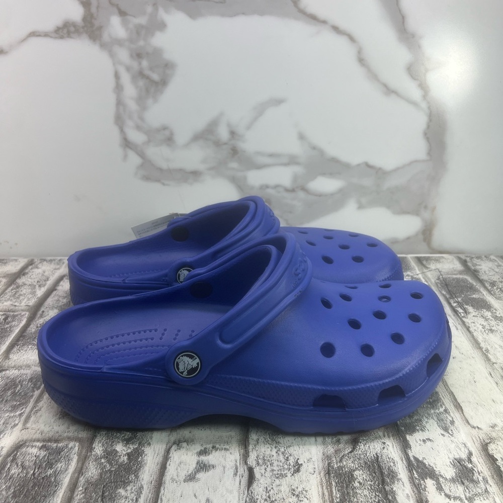 Crocs Classic Men's size 6/Women's 8 Blue Clog Sandals